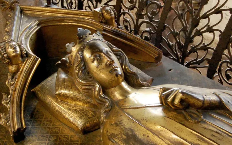 A golden tomb effigy of a medieval woman